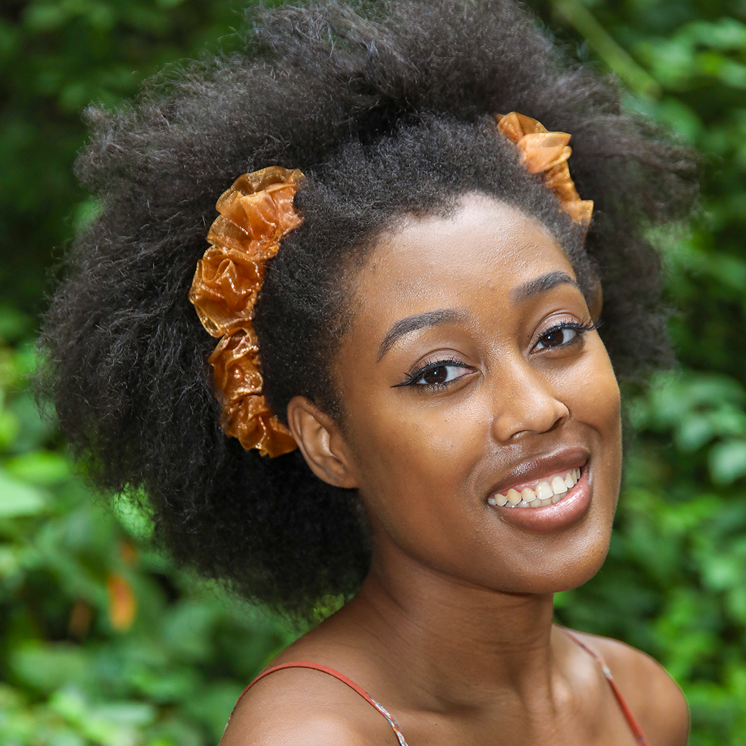 black woman wear a ruffle banana comb